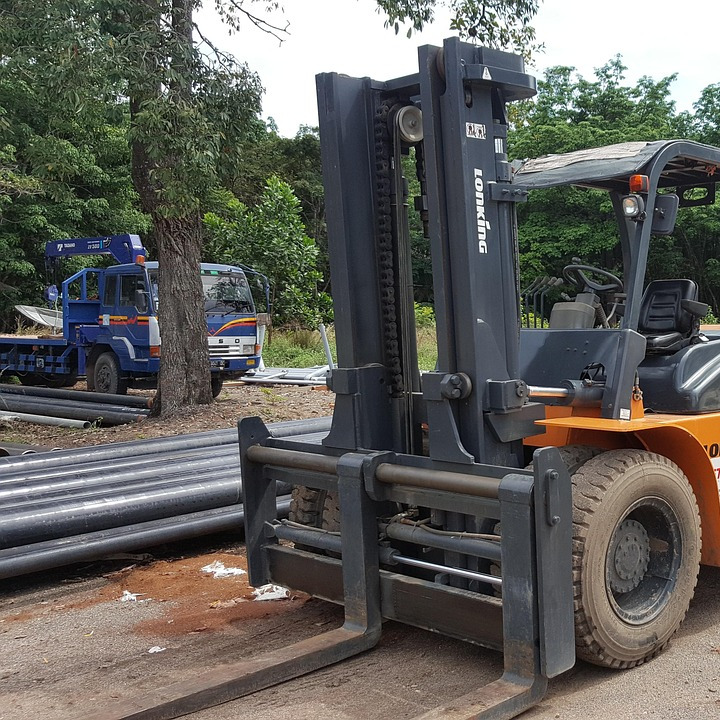 forklift warehouse pallets